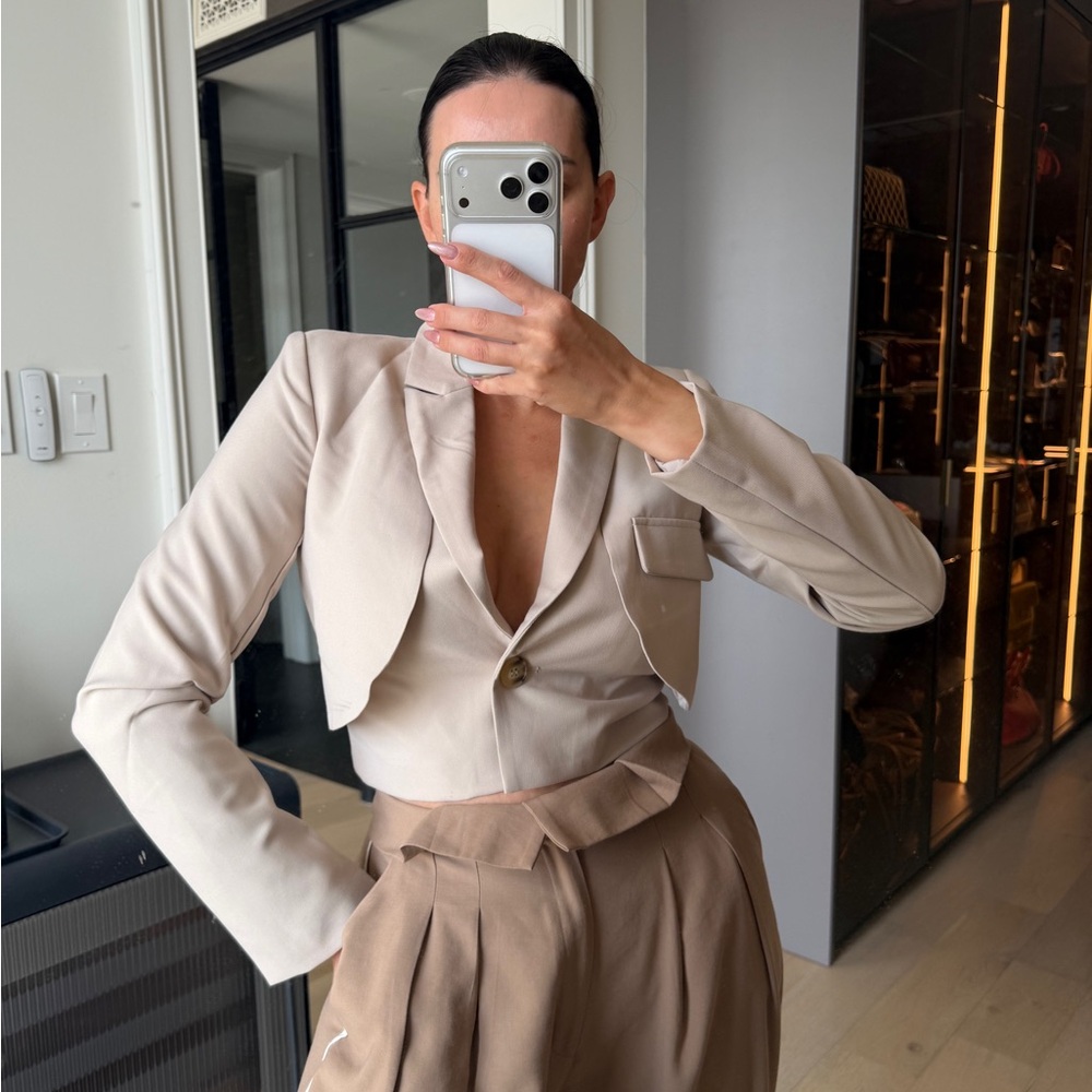 Tailored Beige Cropped Blazer Sz Small